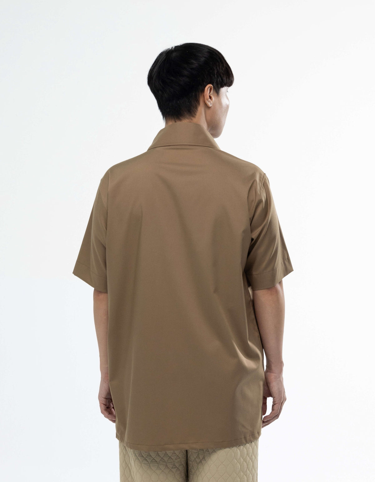 Triangle closure short sleeve shirt