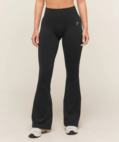 Everyday Seamless Flared Leggings