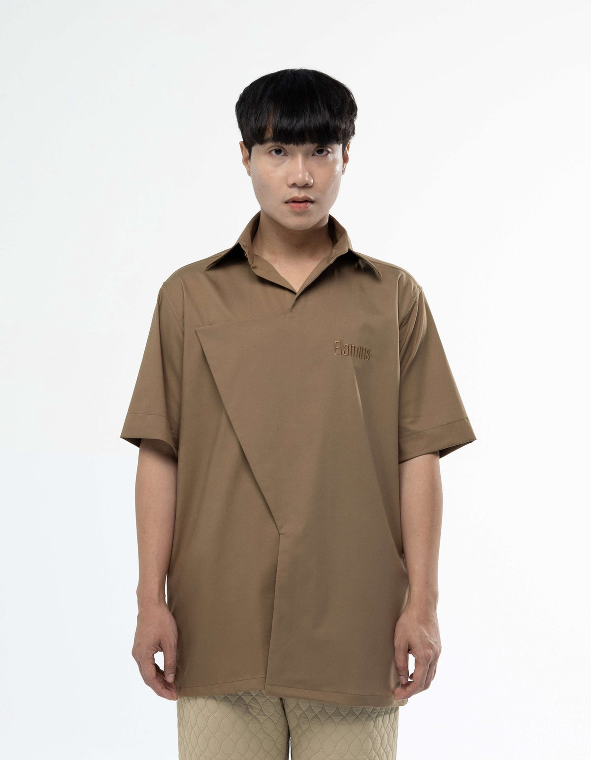 Triangle closure short sleeve shirt