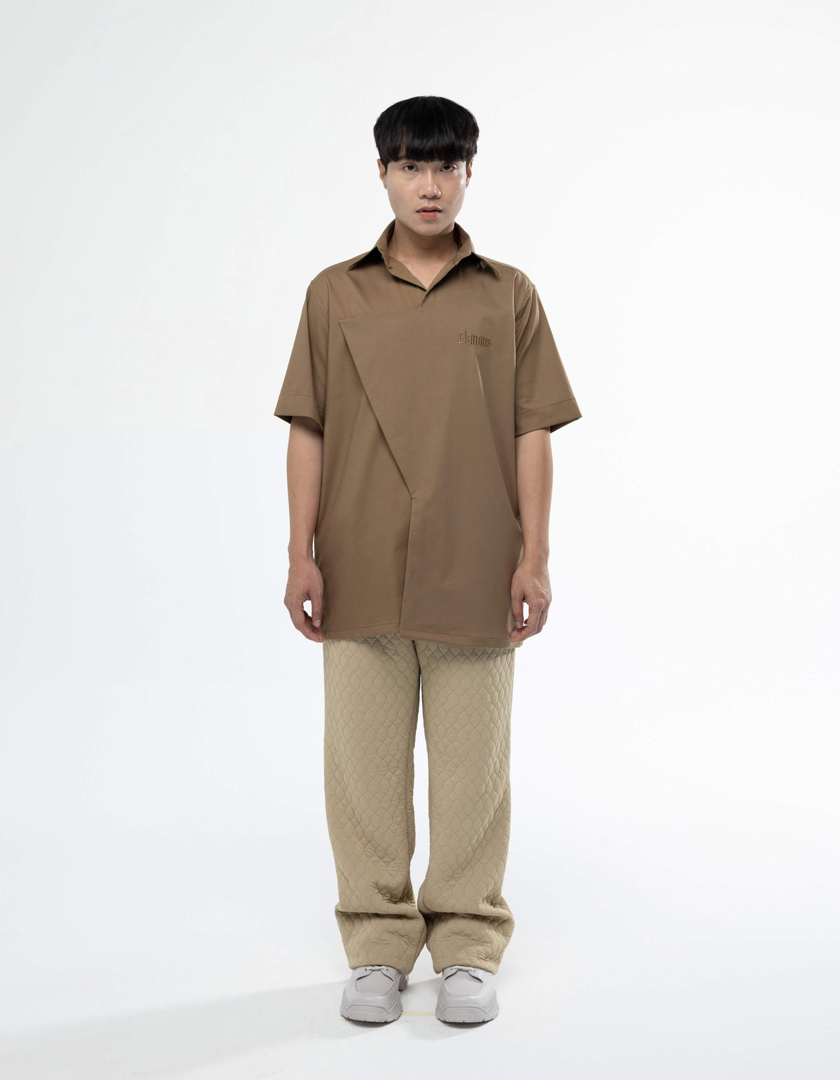 Triangle closure short sleeve shirt