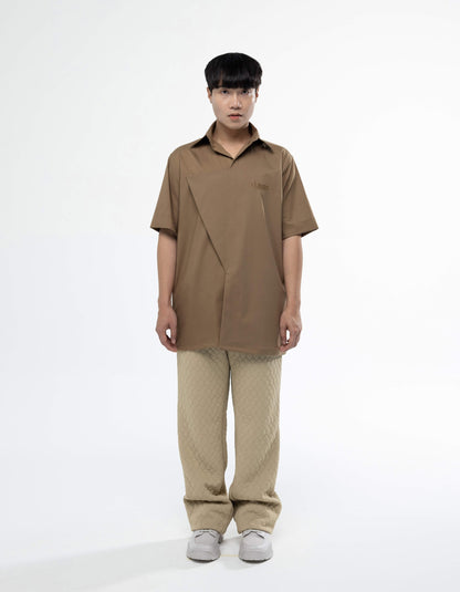 Triangle closure short sleeve shirt